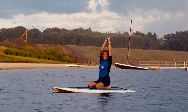 Op het water en onder een regenboog: hoe idyllisch kan een yoga-sessie zijn?