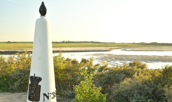 Grenspaal aan het Zwin